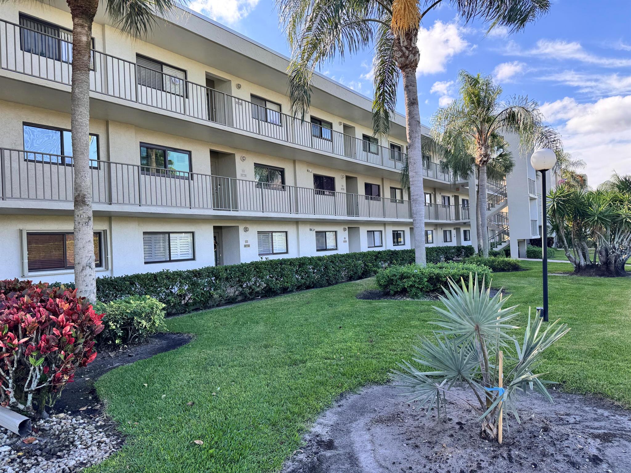 WATERSEDGE AT THE LAKES O - Residential Lease