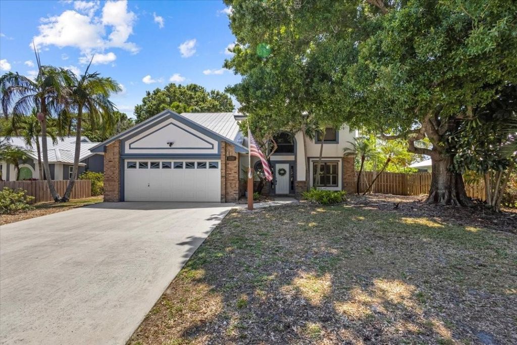 Photo of 2250 SE Country Club Lane, Stuart, FL 34996 (MLS # F10513812)