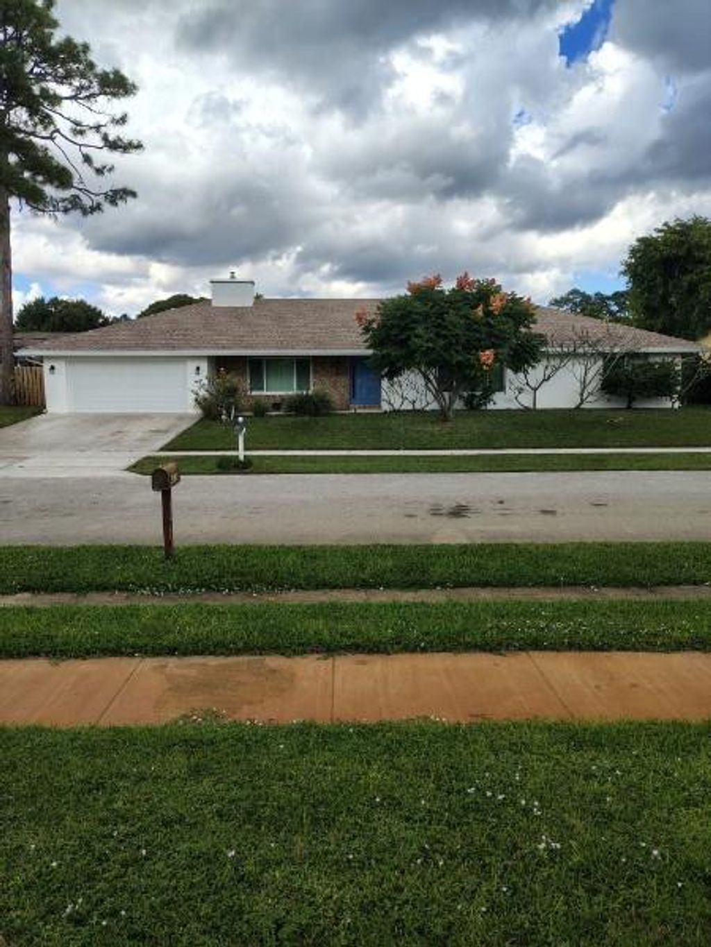 Photo of 4811 Dorchester Mews, Haverhill, FL 33415 (MLS # F10539186)