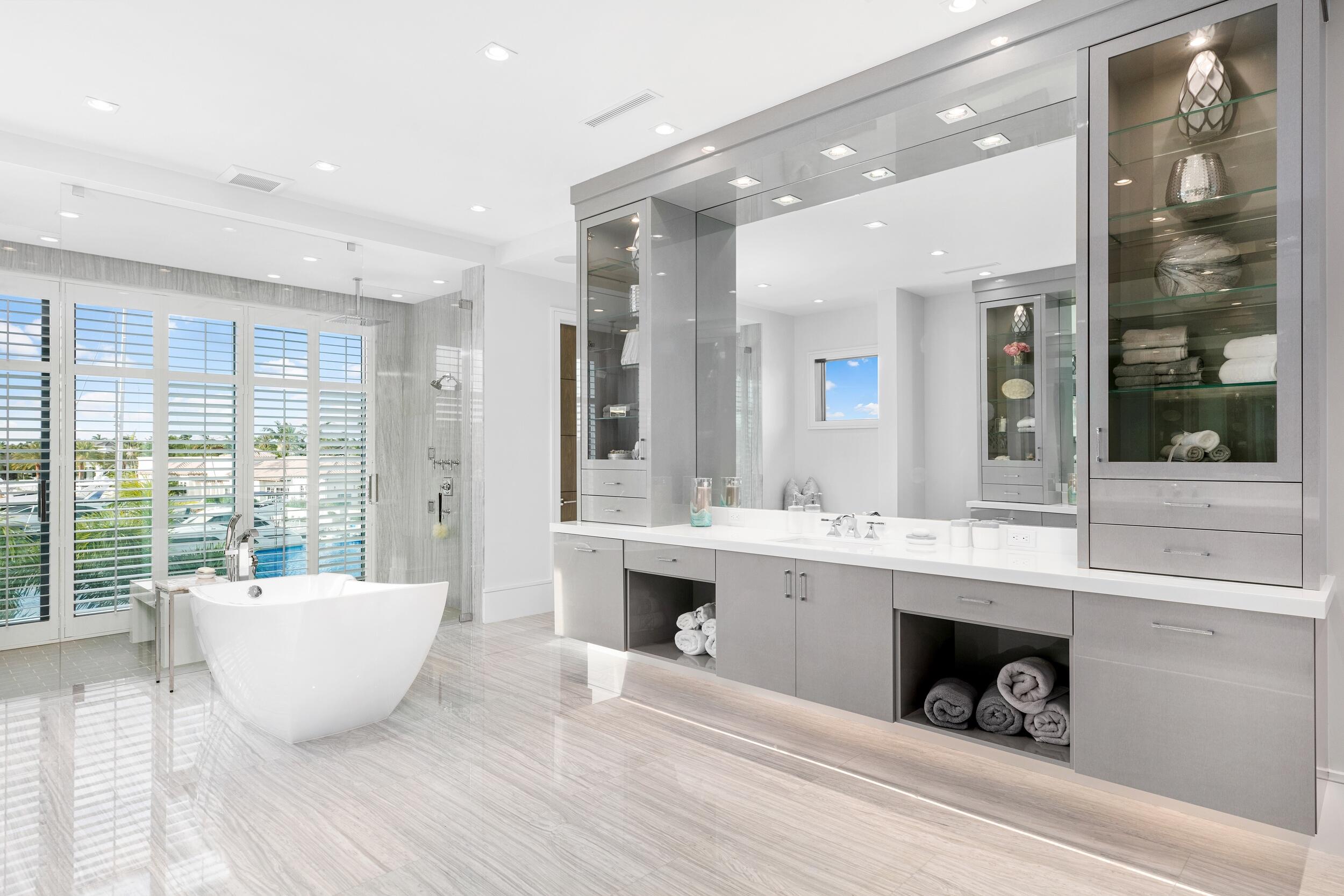 ROYAL PALM YACHT & COUNTRY CLUB - Residential