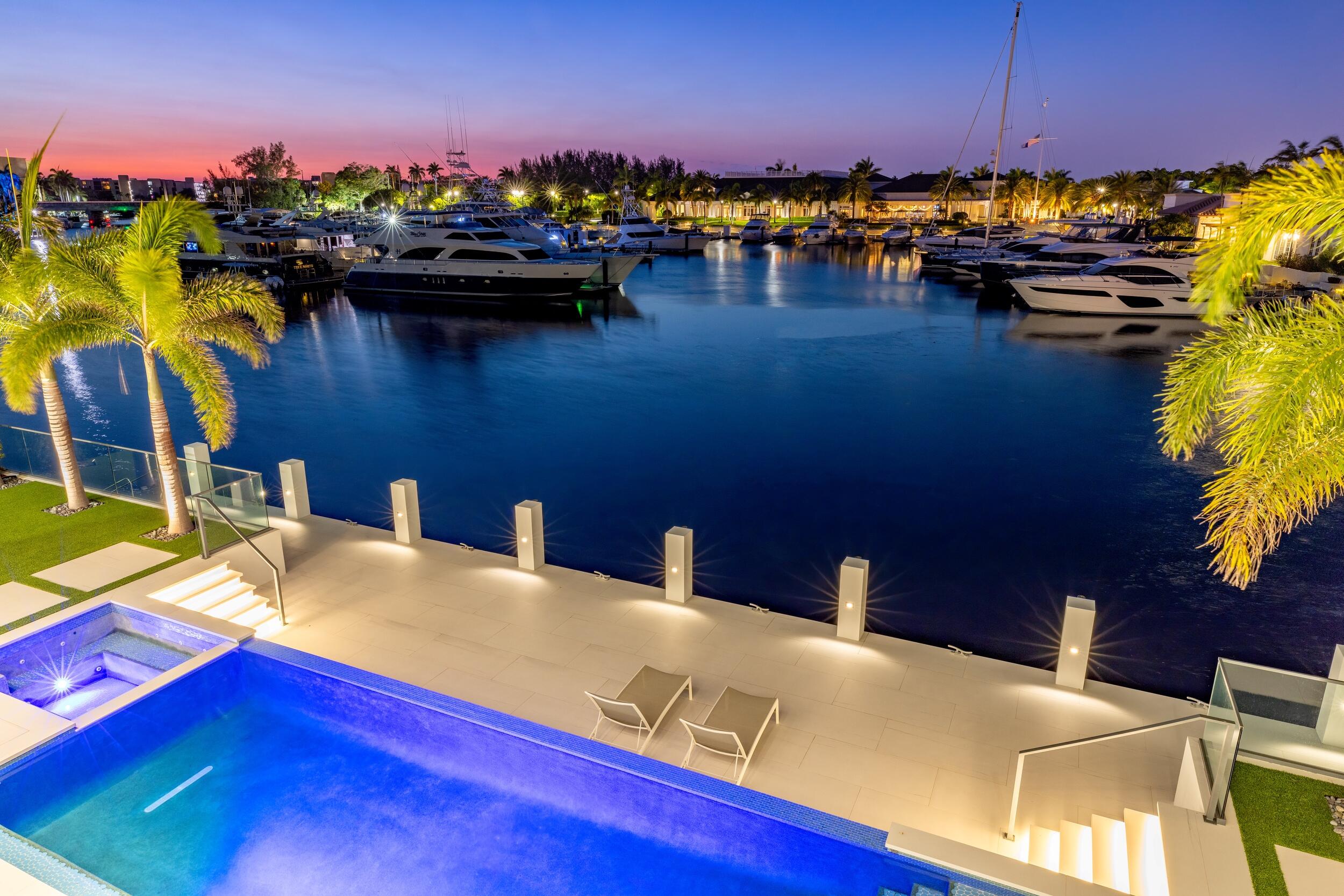 ROYAL PALM YACHT & COUNTRY CLUB - Residential