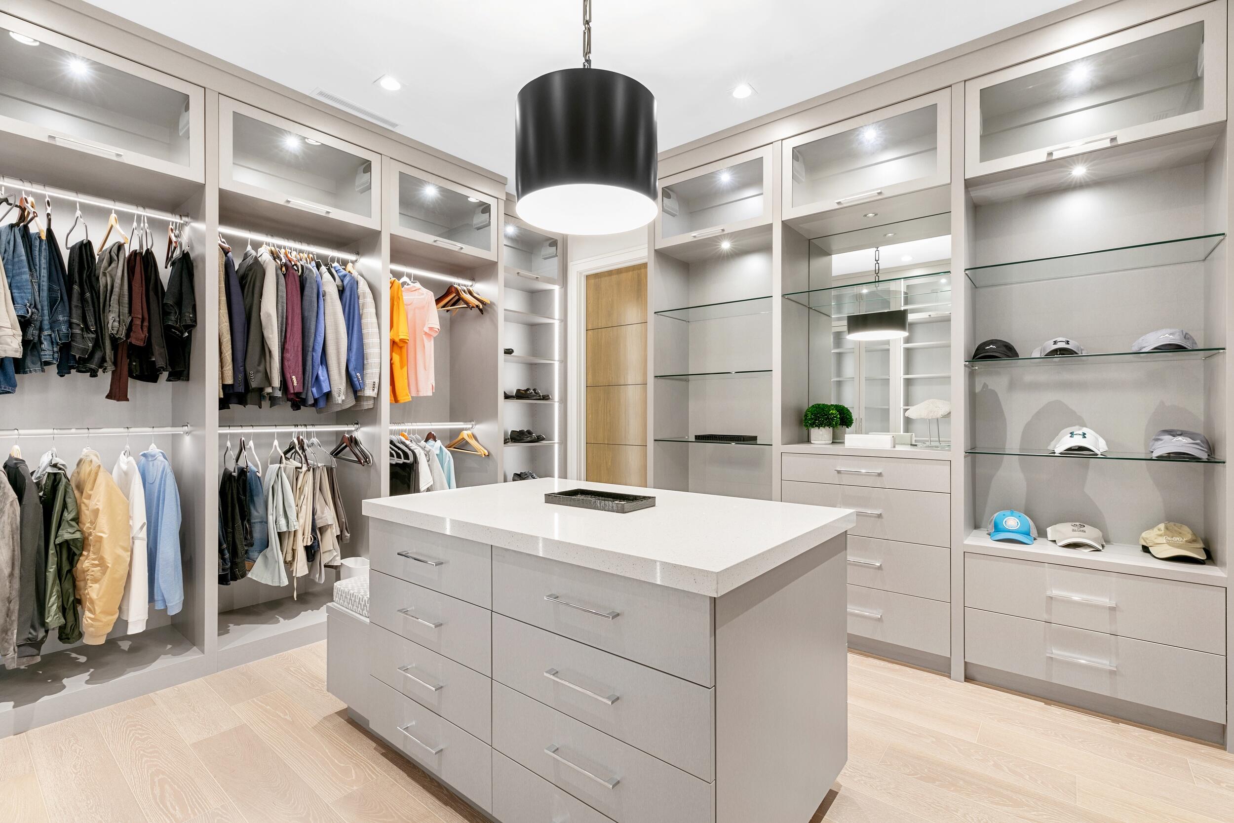 ROYAL PALM YACHT & COUNTRY CLUB - Residential