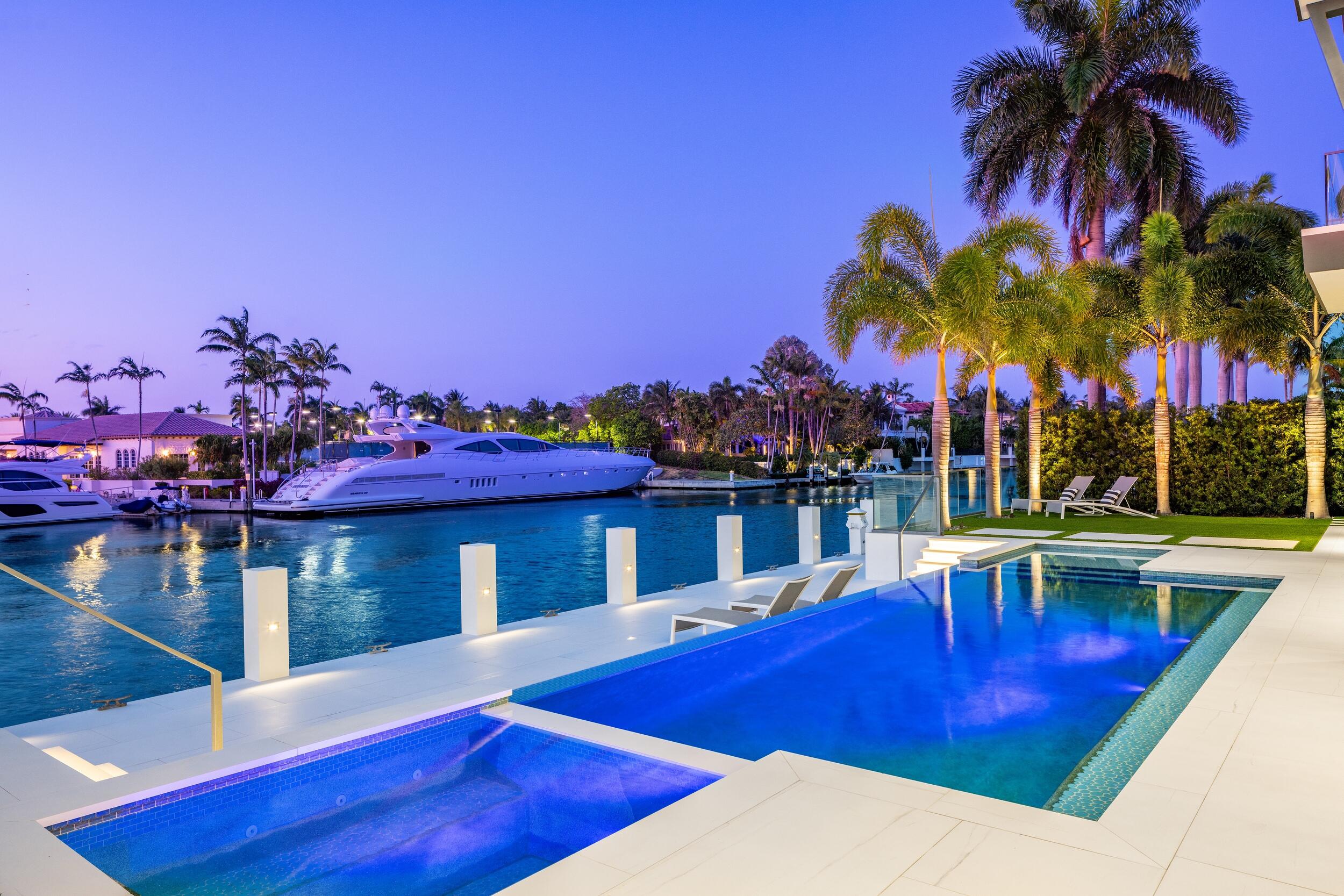 ROYAL PALM YACHT & COUNTRY CLUB - Residential