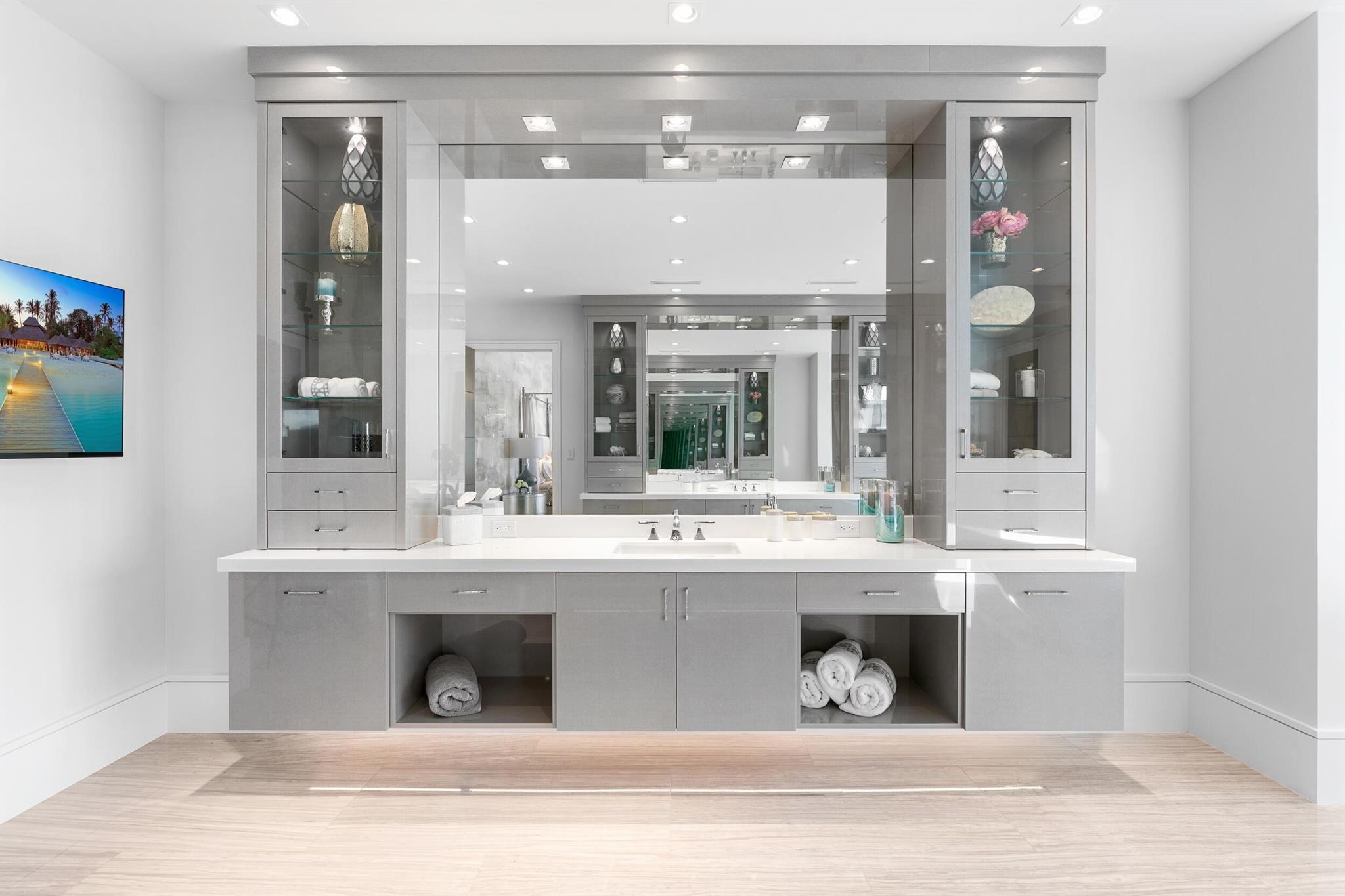 ROYAL PALM YACHT & COUNTR - Residential