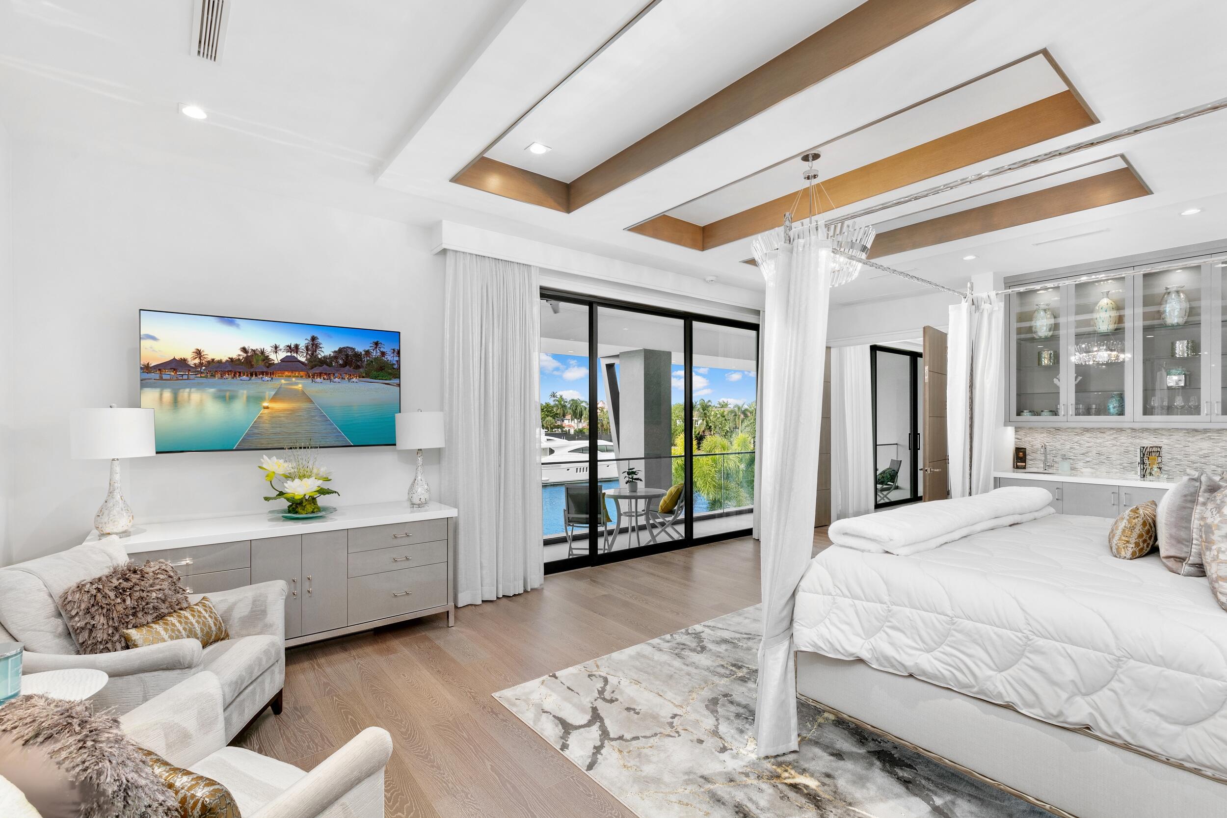 ROYAL PALM YACHT & COUNTRY CLUB - Residential