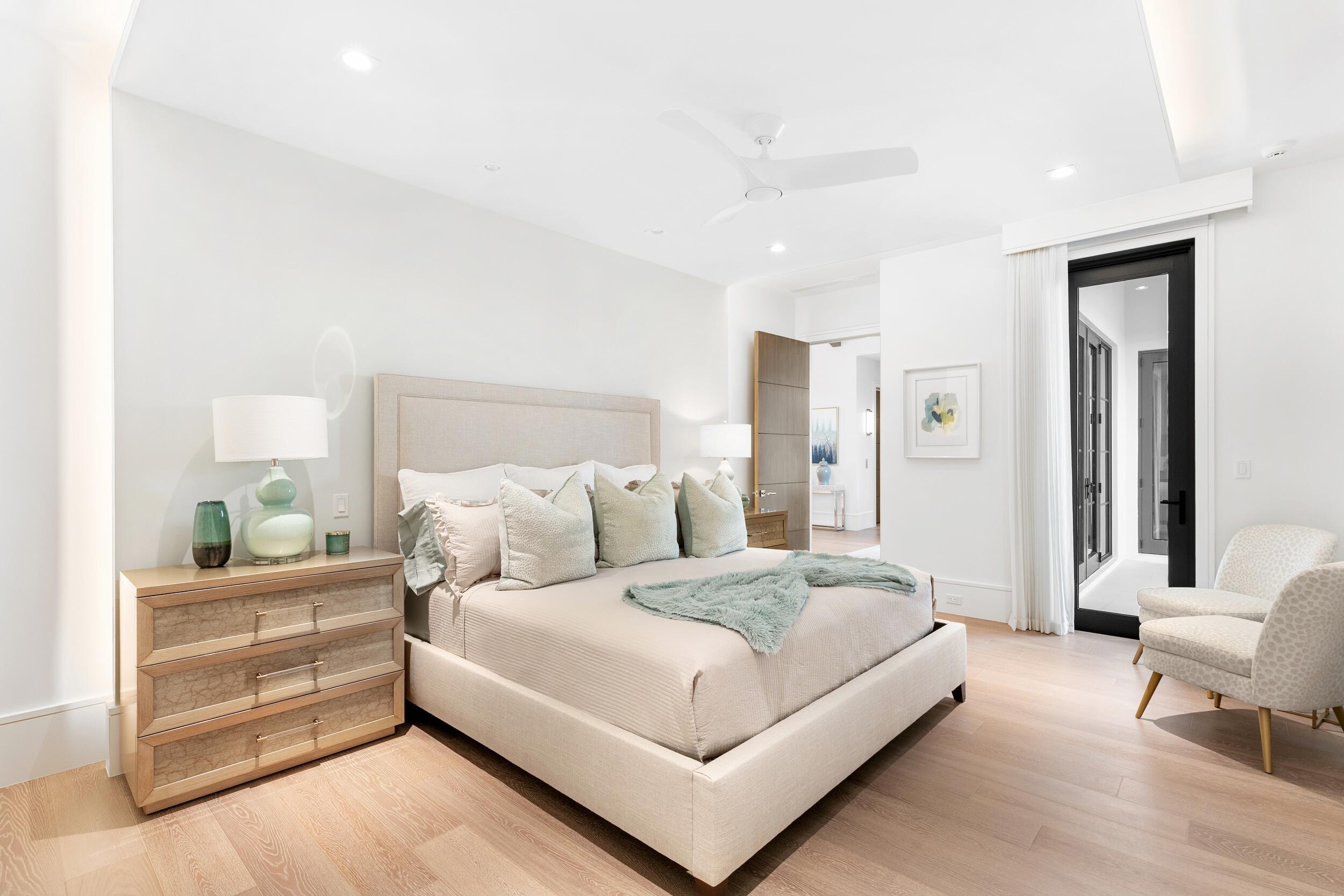 ROYAL PALM YACHT & COUNTRY CLUB - Residential