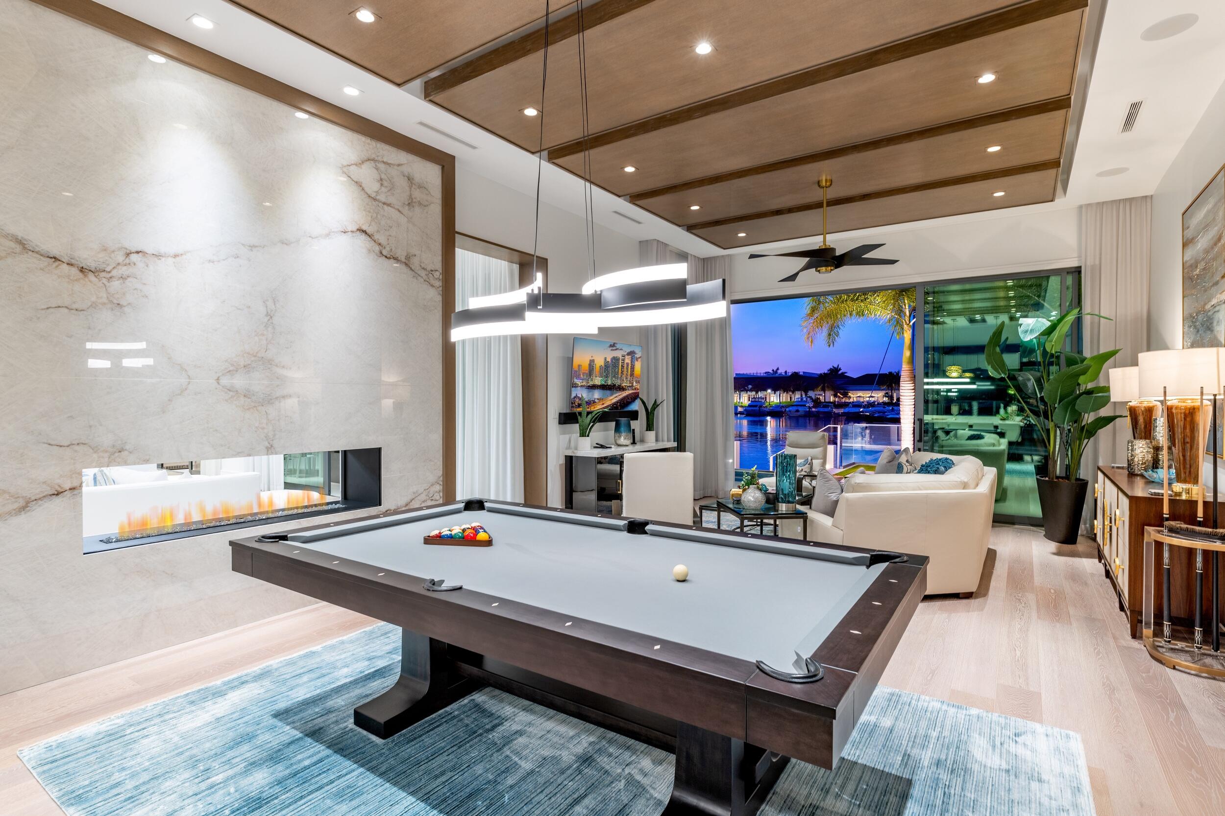 ROYAL PALM YACHT & COUNTRY CLUB - Residential