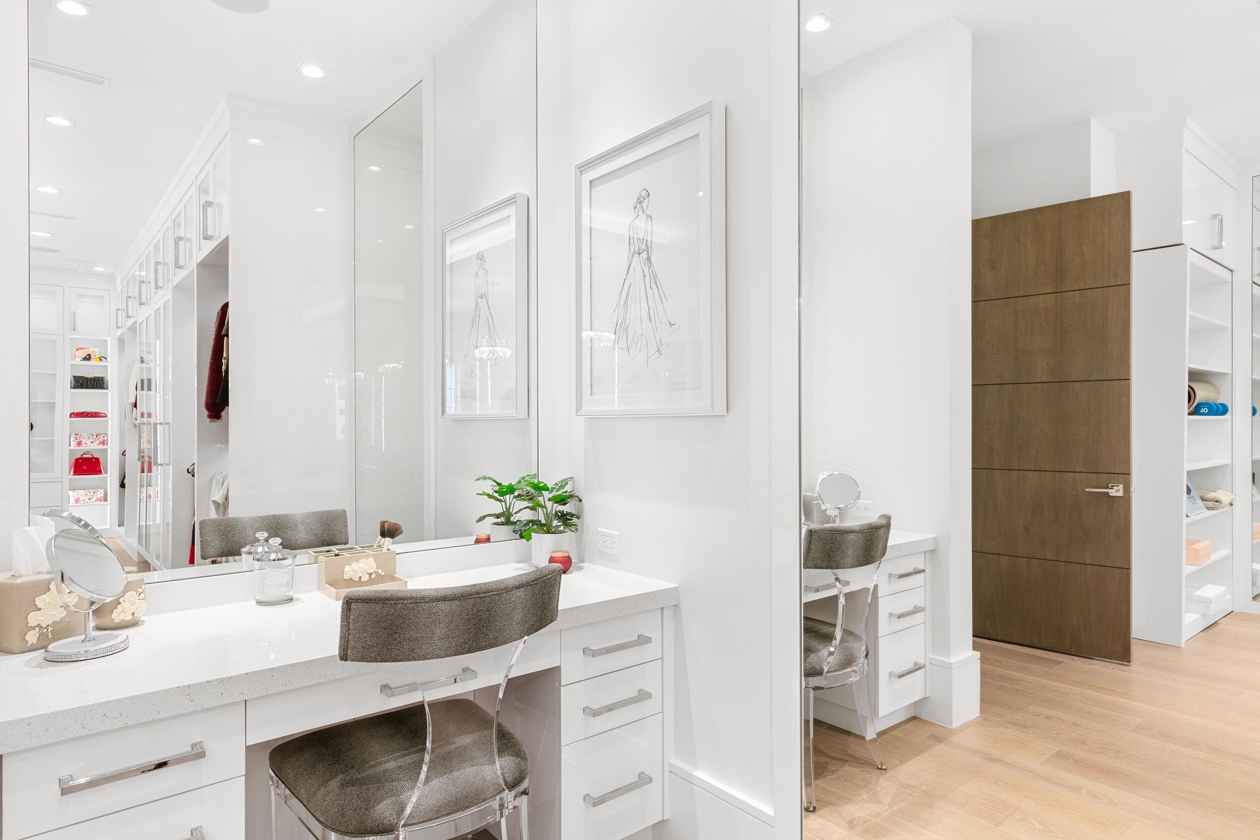 ROYAL PALM YACHT & COUNTRY CLUB - Residential