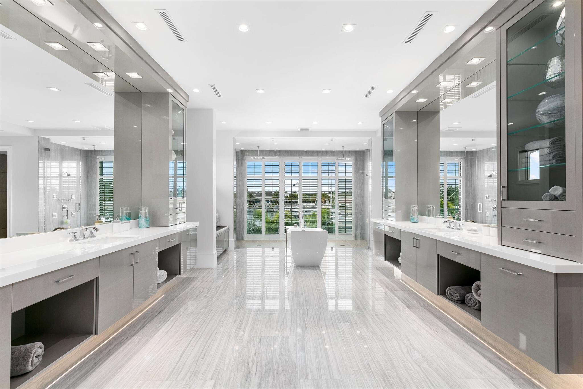 ROYAL PALM YACHT & COUNTR - Residential