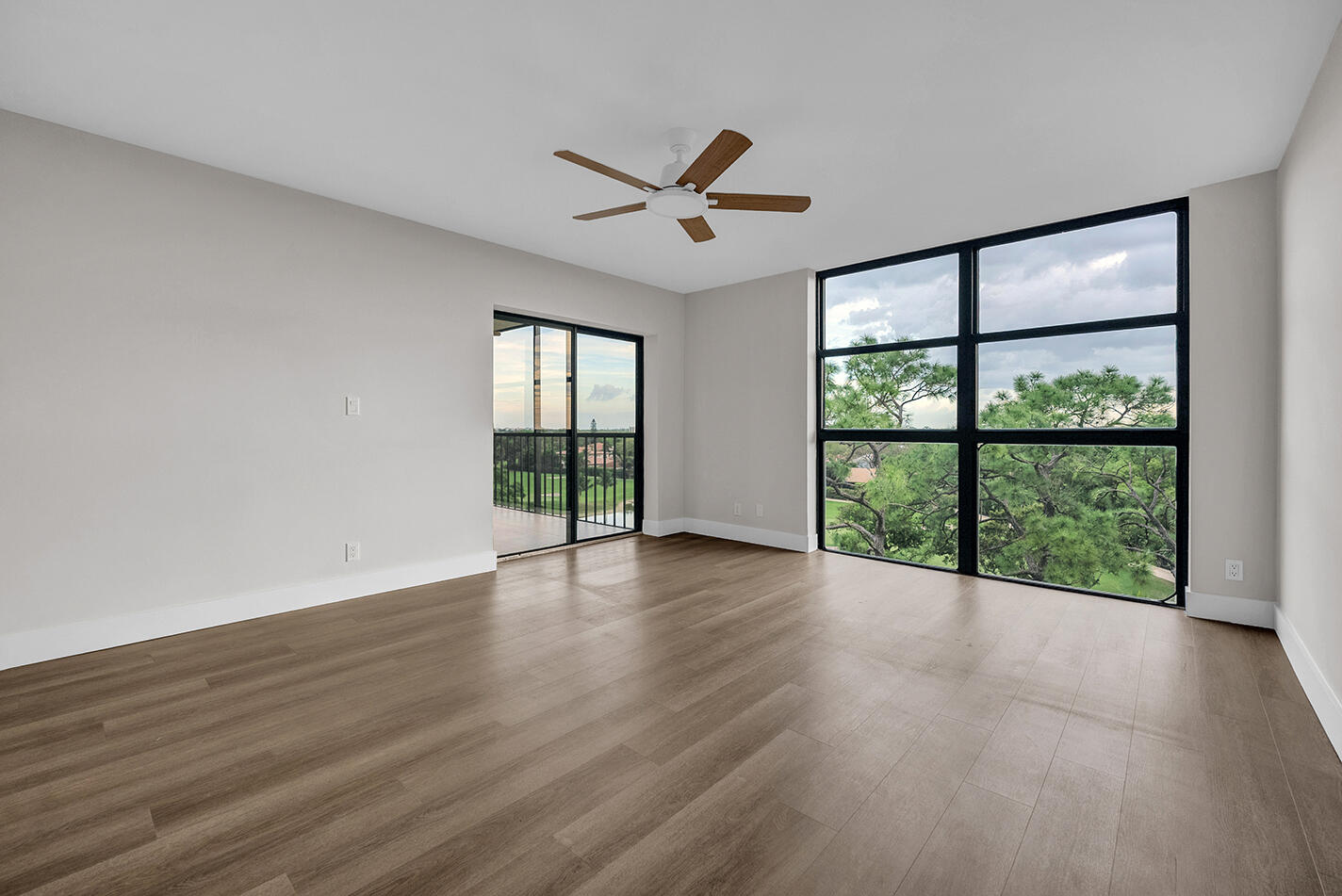 CLUB ROYALE CONDO - Residential