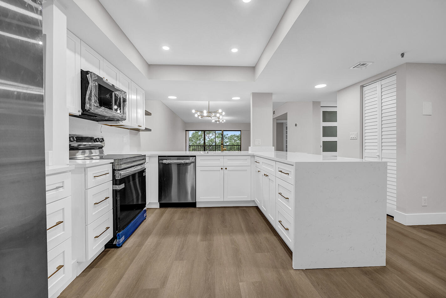 CLUB ROYALE CONDO - Residential