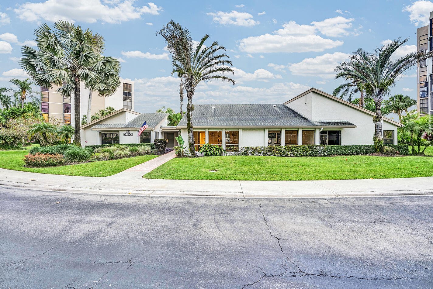 CLUB ROYALE CONDO - Residential