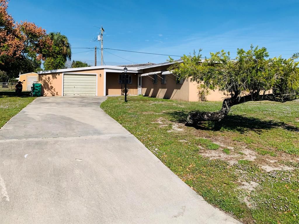 Photo of 229 E Arbor Avenue, Port Saint Lucie, FL 34952 (MLS # R10761302)