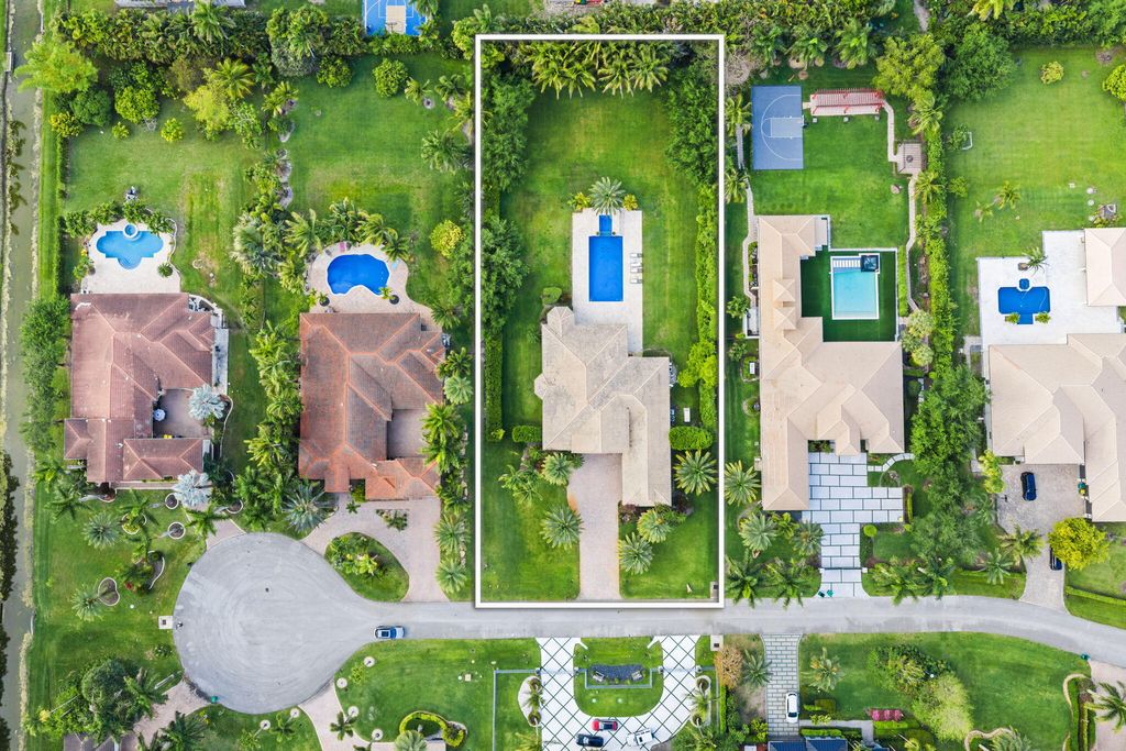 Photo of 11371 NW 6th Street, Plantation, FL 33325 (MLS # B26017251)