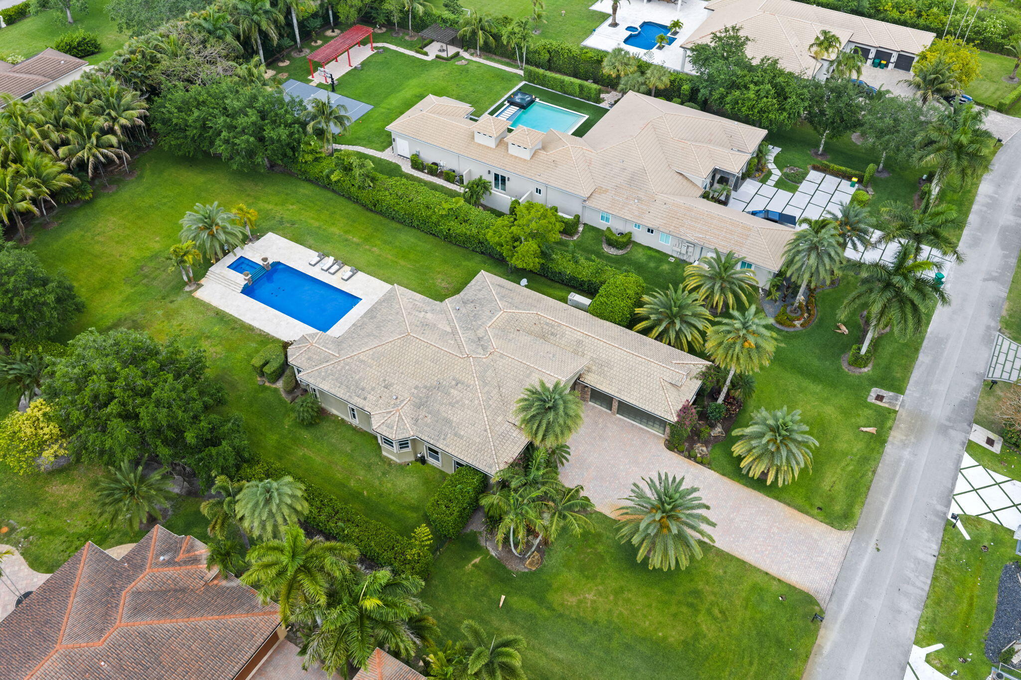 SIGNATURE ESTATES - Residential