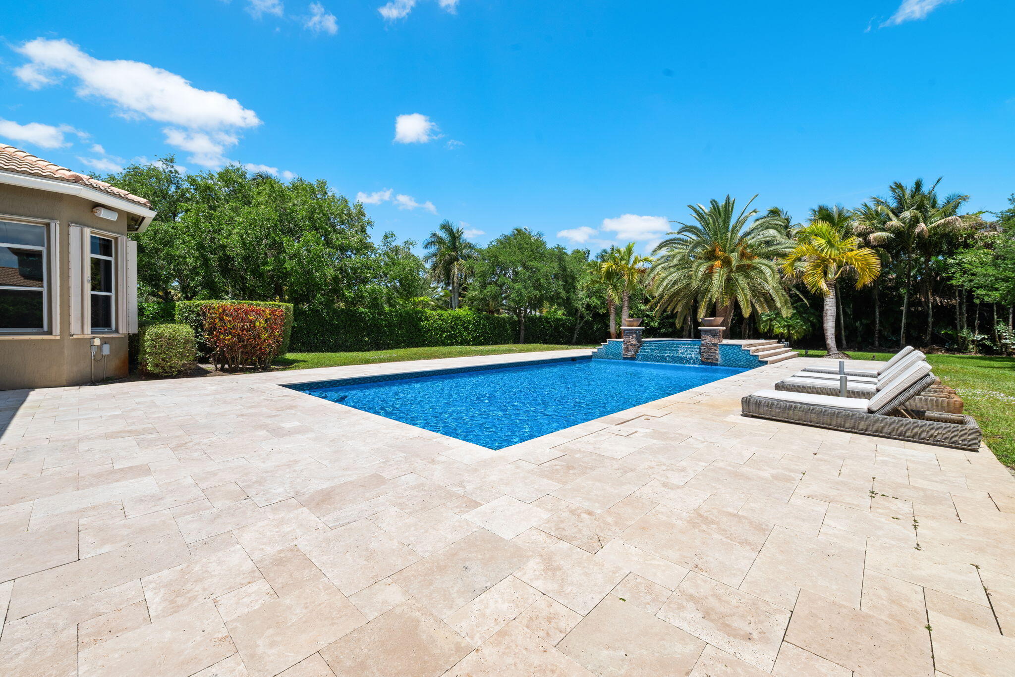 SIGNATURE ESTATES - Residential