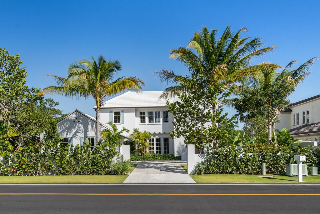 Photo of 2219 E Ibis Isle Rd Road E, Palm Beach, FL 33480 (MLS # B26034160)