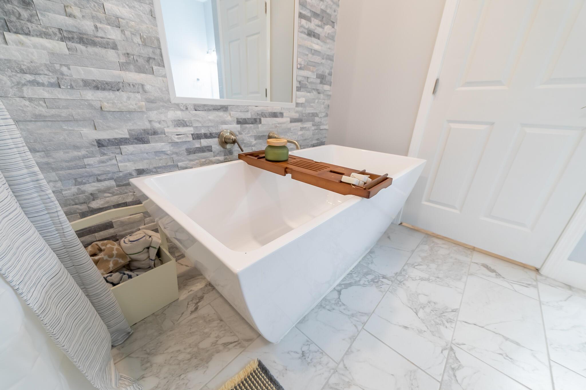 EDGEWATER ACRES - Residential