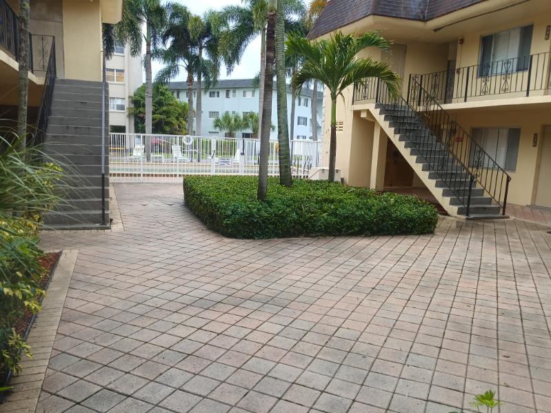 515 S Sequoia Dr 104
