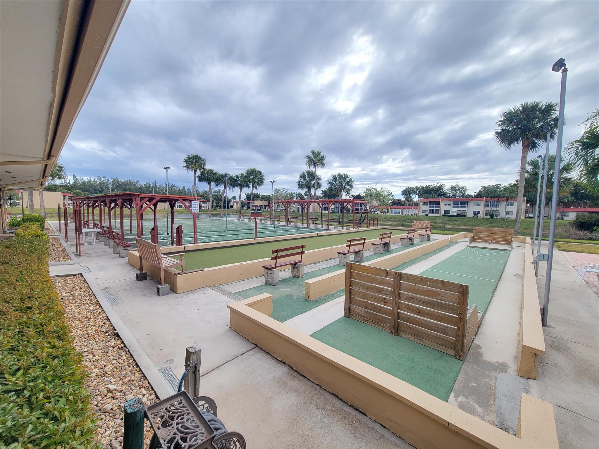 Golden Lakes Village Cond - Residential Lease