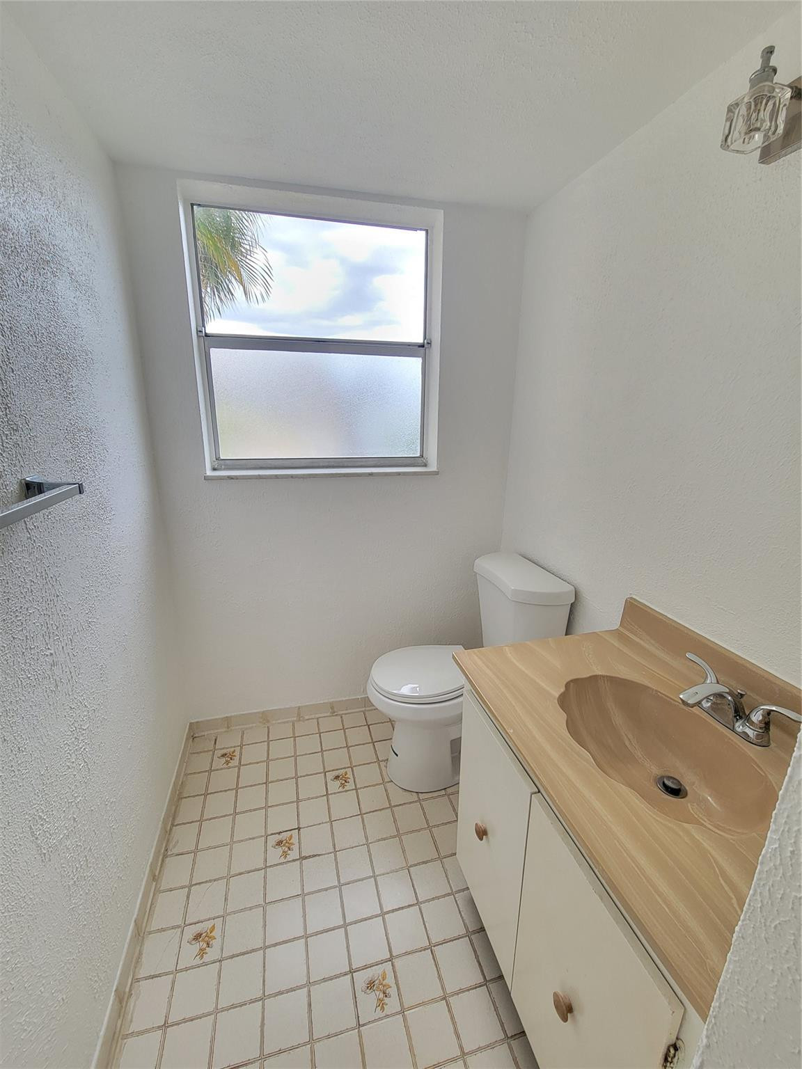 Golden Lakes Village Cond - Residential Lease