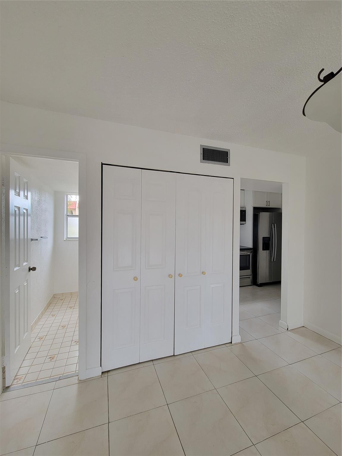 Golden Lakes Village Cond - Residential Lease