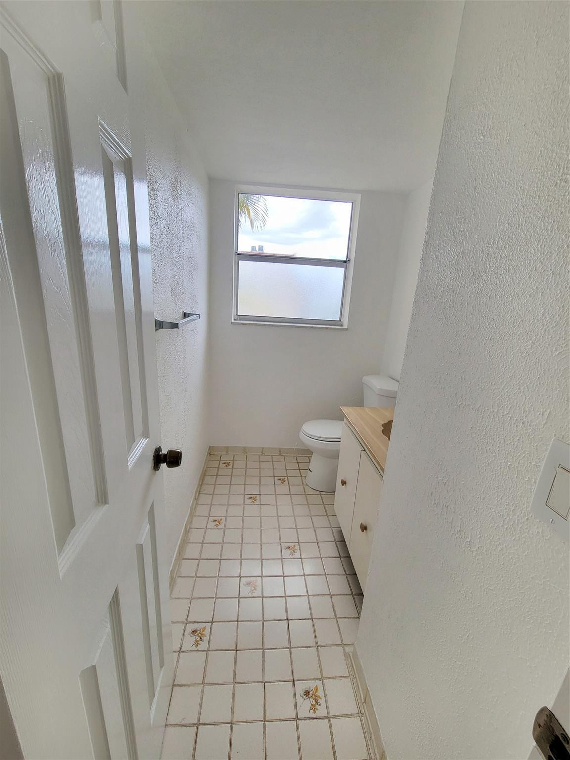 Golden Lakes Village Cond - Residential Lease