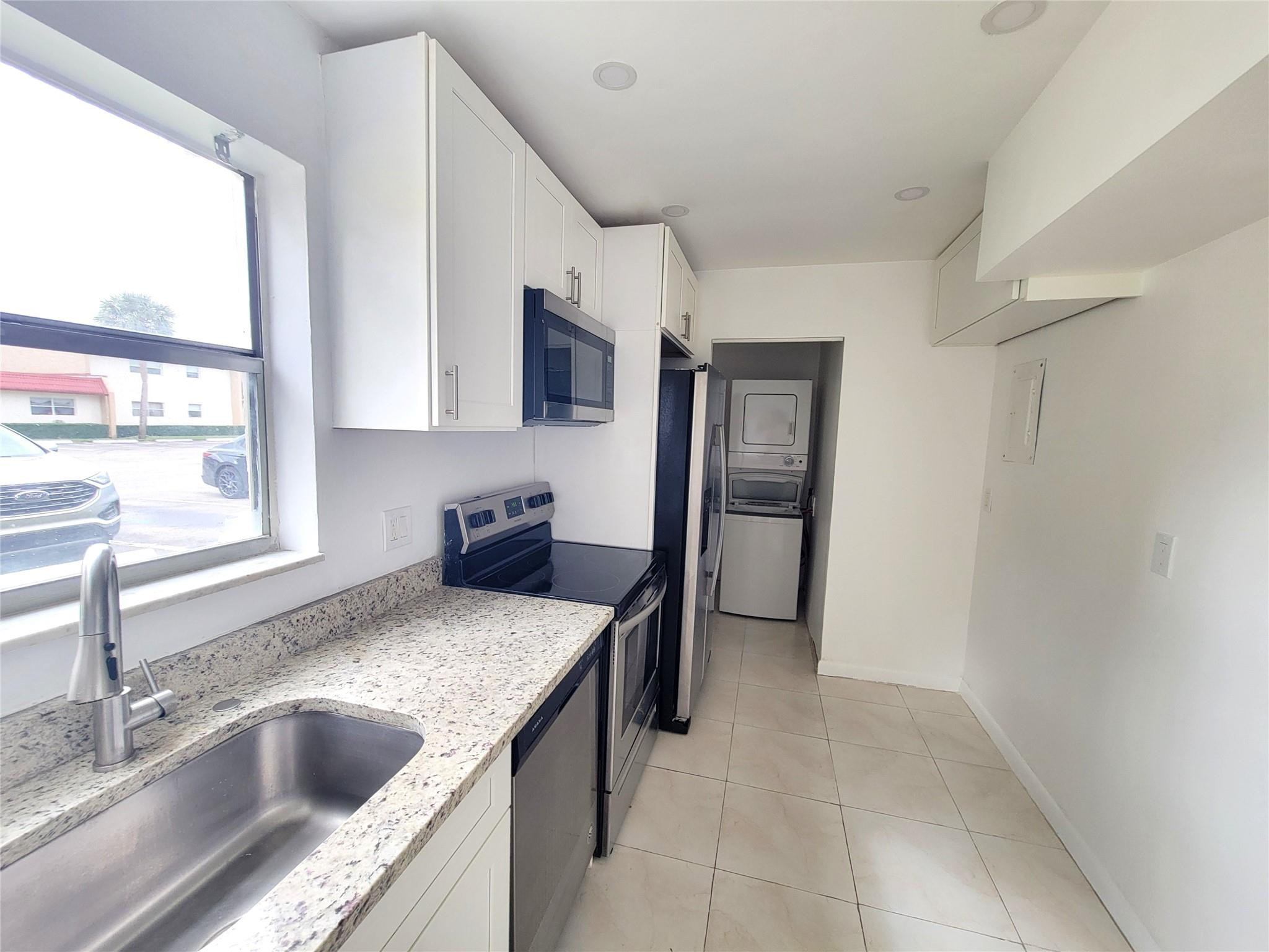 Golden Lakes Village Cond - Residential Lease