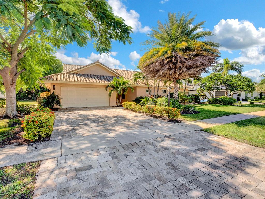 Photo of 4550 White Cedar Lane, Delray Beach, FL 33445 (MLS # R10932955)