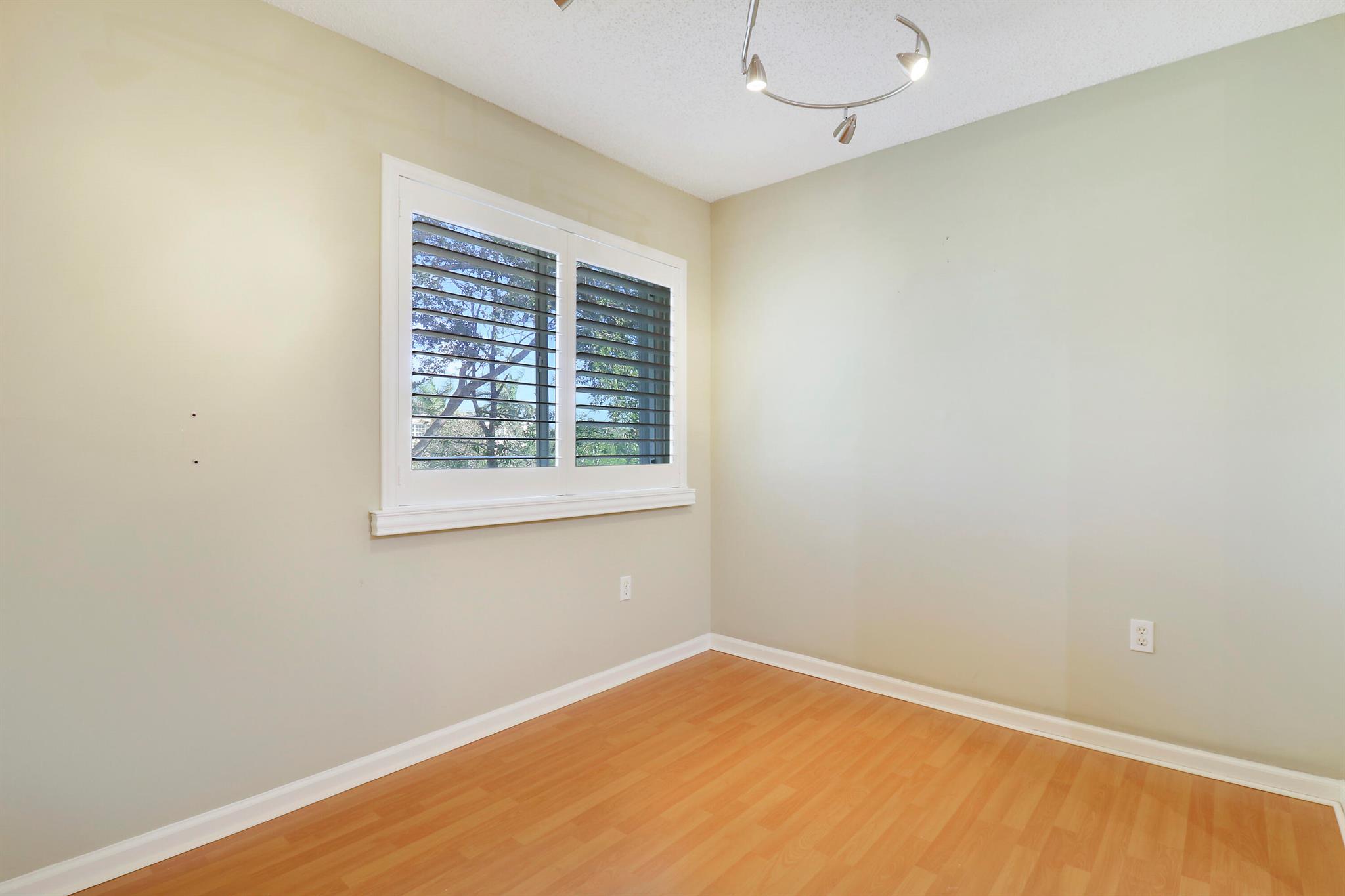 LIGHTHOUSE COVE AT TEQUESTA CONDO - Residential