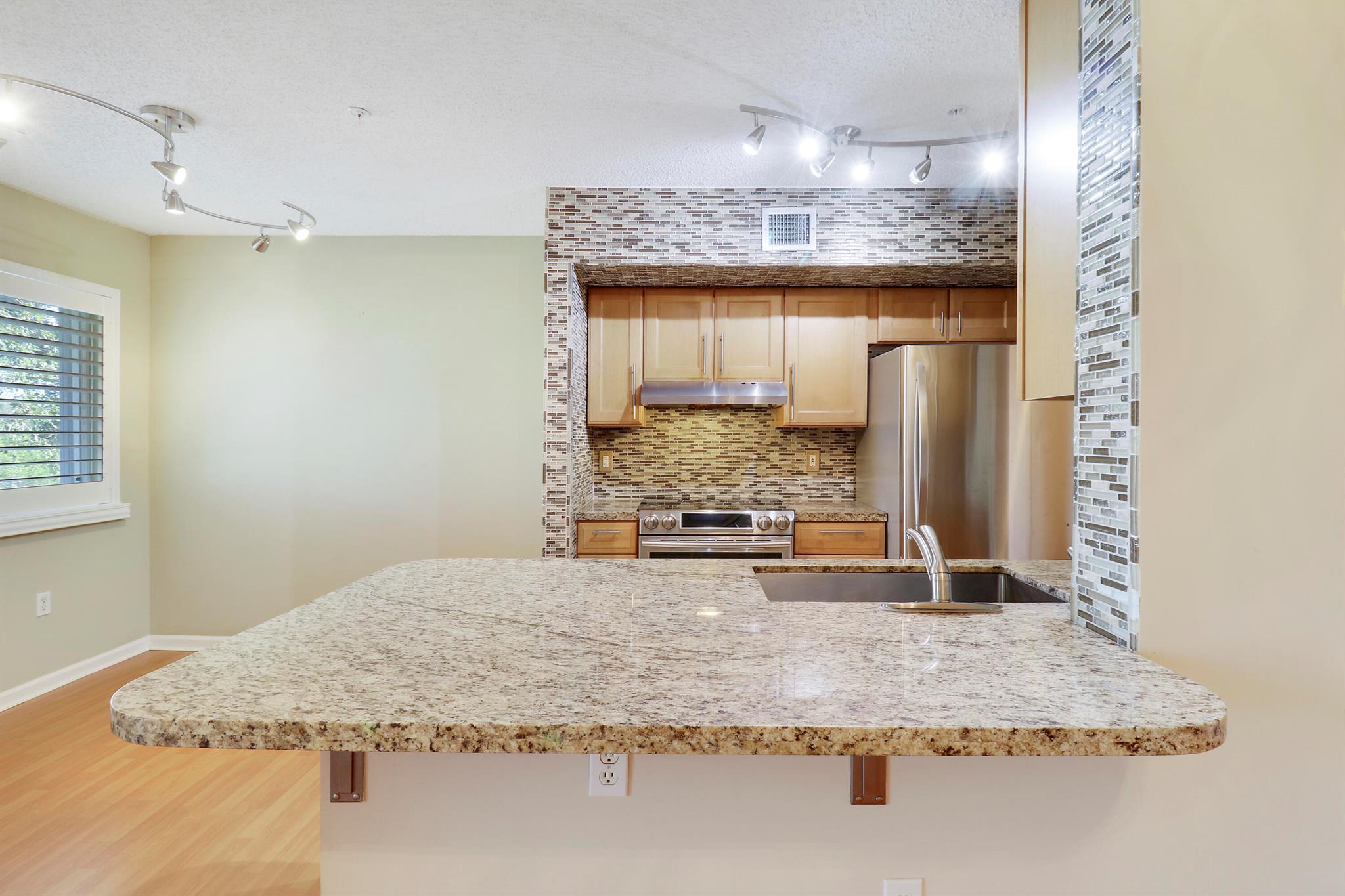 LIGHTHOUSE COVE AT TEQUESTA CONDO - Residential