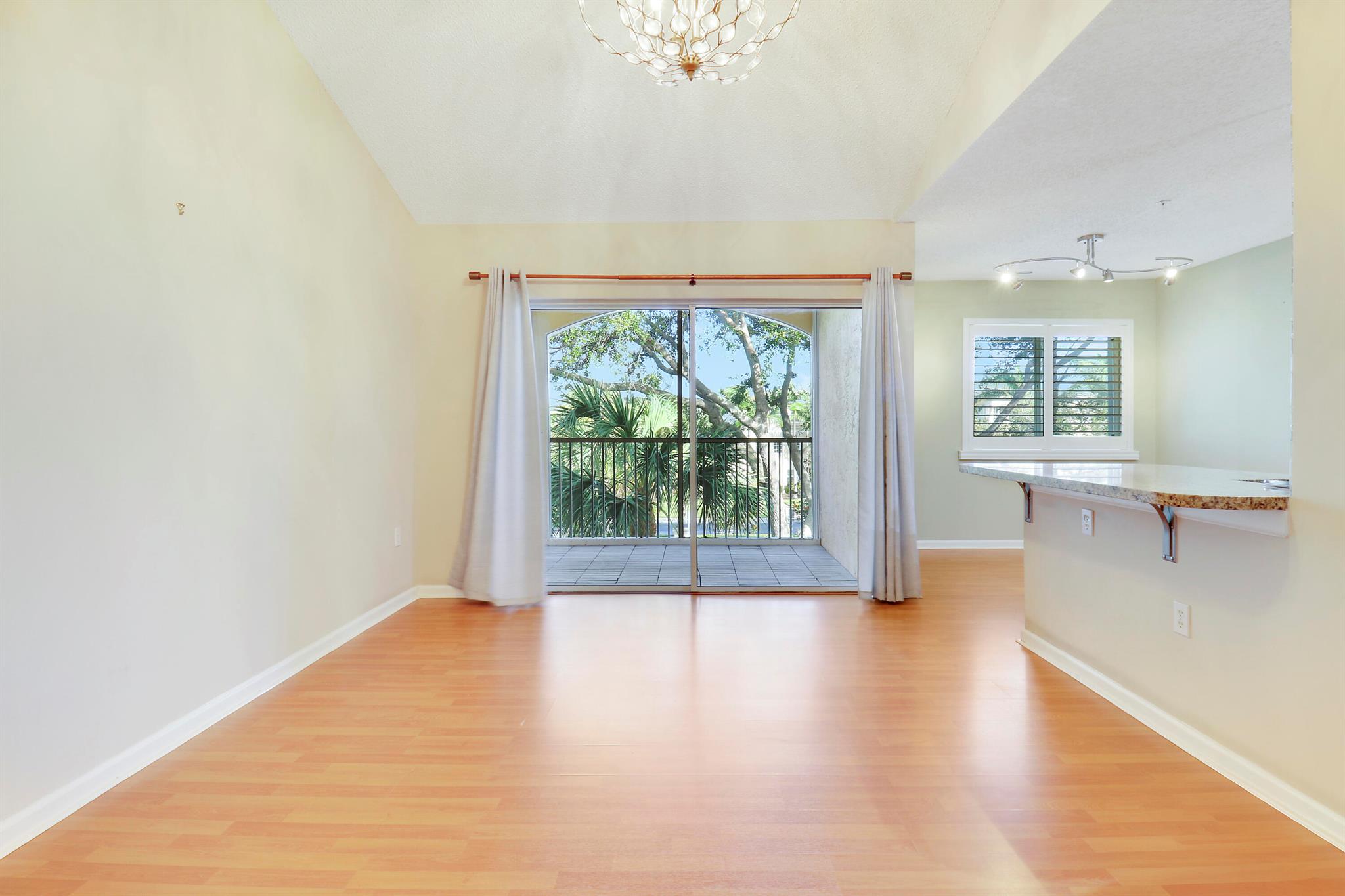 LIGHTHOUSE COVE AT TEQUESTA CONDO - Residential