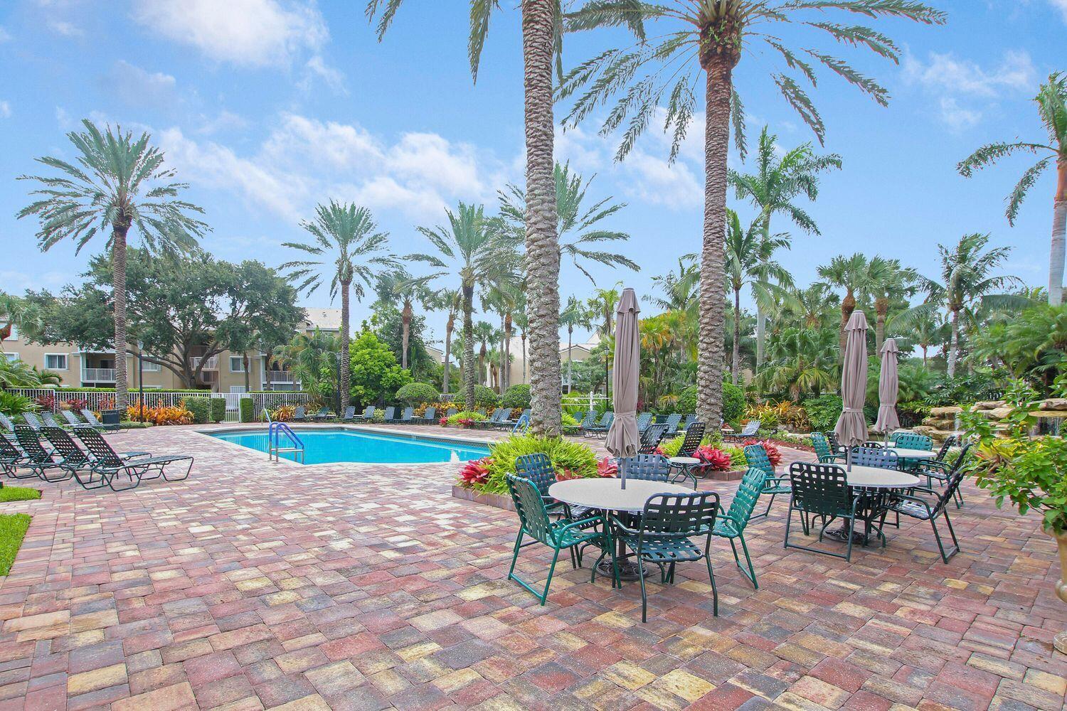 LIGHTHOUSE COVE AT TEQUESTA CONDO - Residential