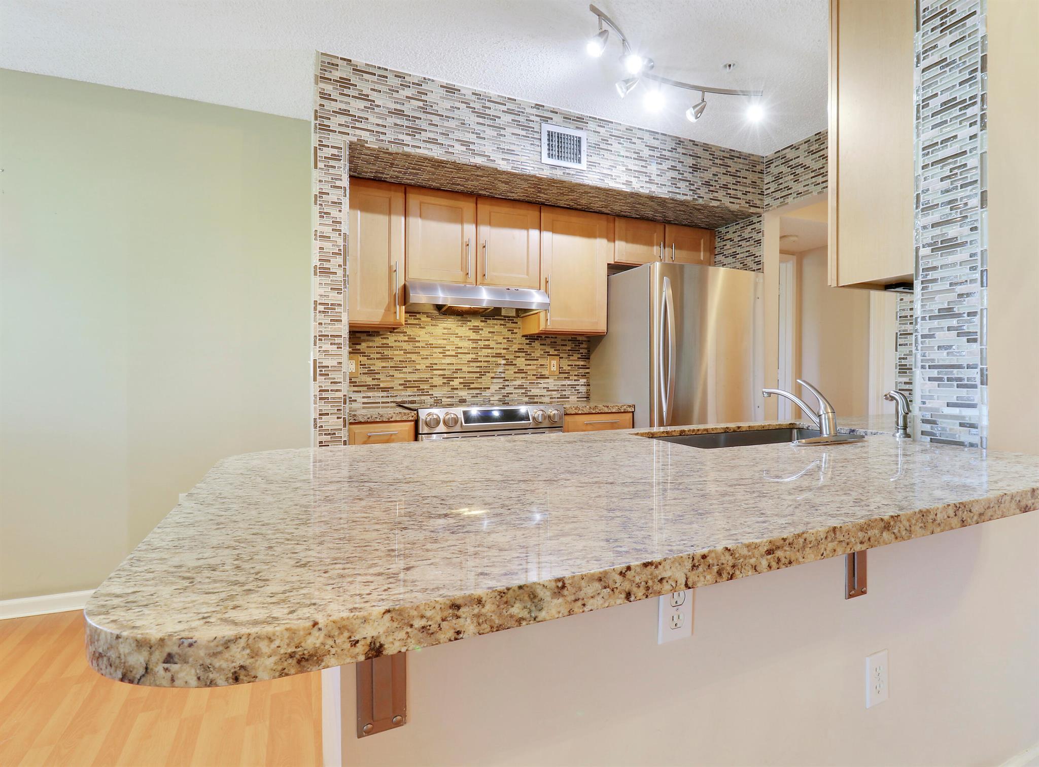 LIGHTHOUSE COVE AT TEQUESTA CONDO - Residential