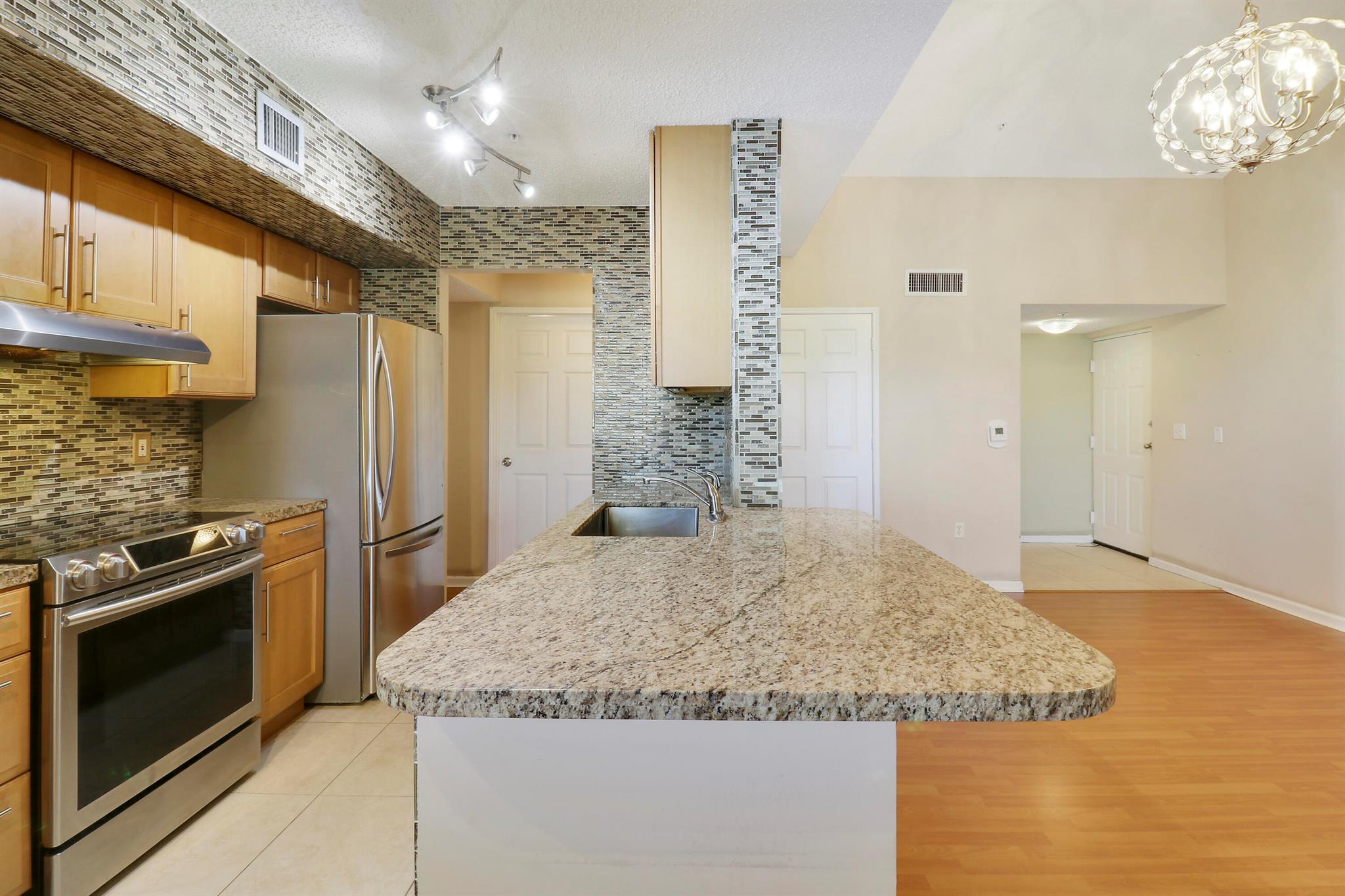 LIGHTHOUSE COVE AT TEQUESTA CONDO - Residential