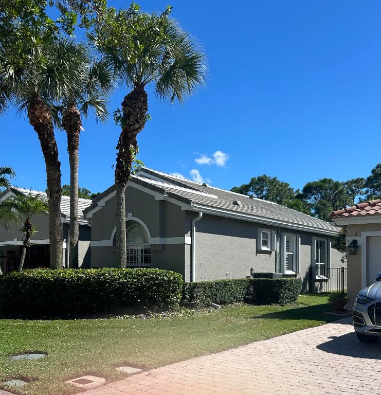 7007 SE Twin Oaks Circle