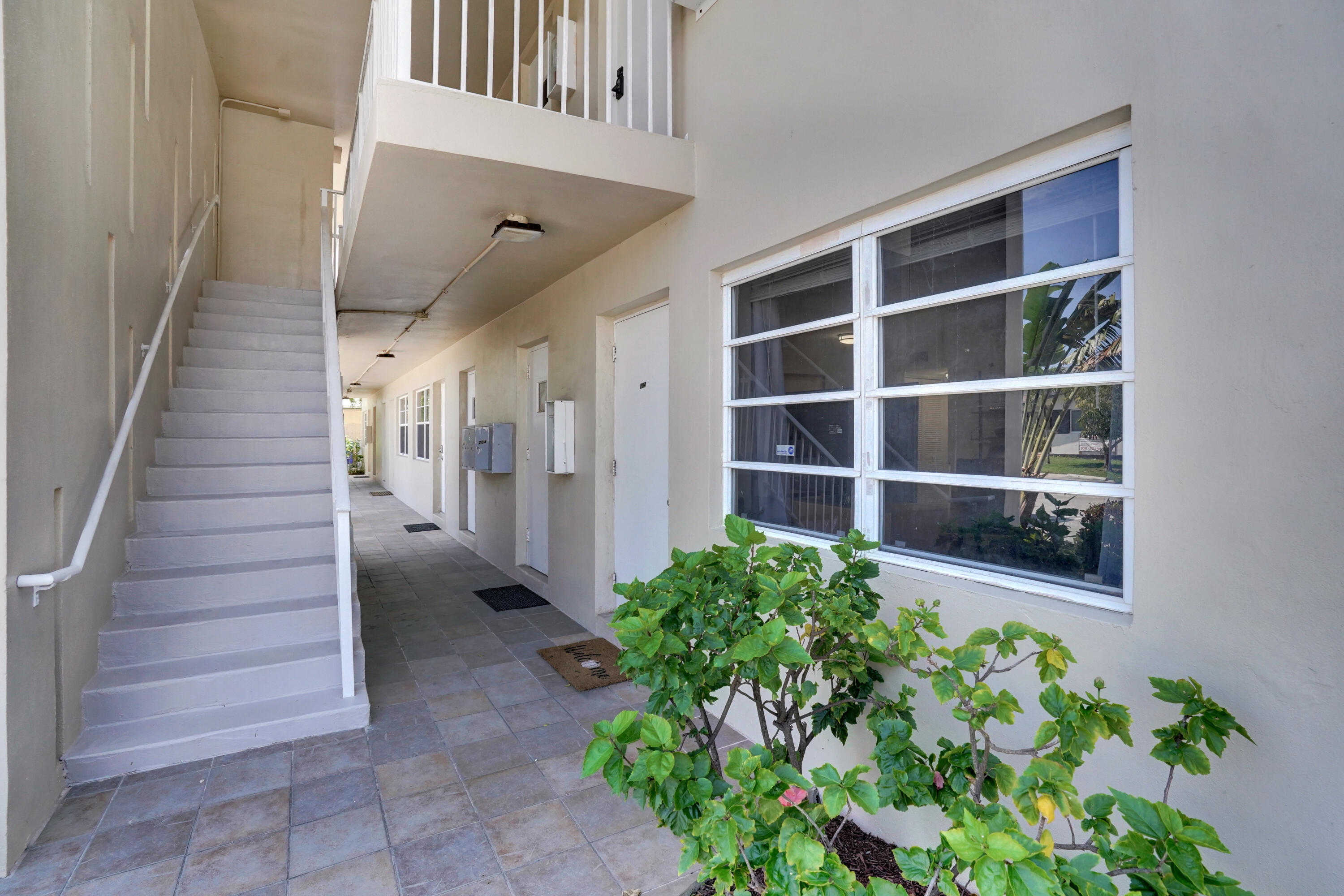 WINDWARD EAST CONDOMINIUM - Residential Lease