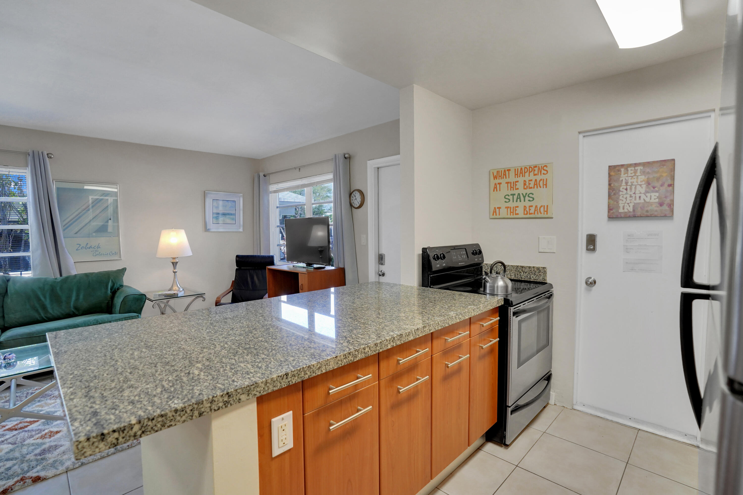 WINDWARD EAST CONDOMINIUM - Residential Lease