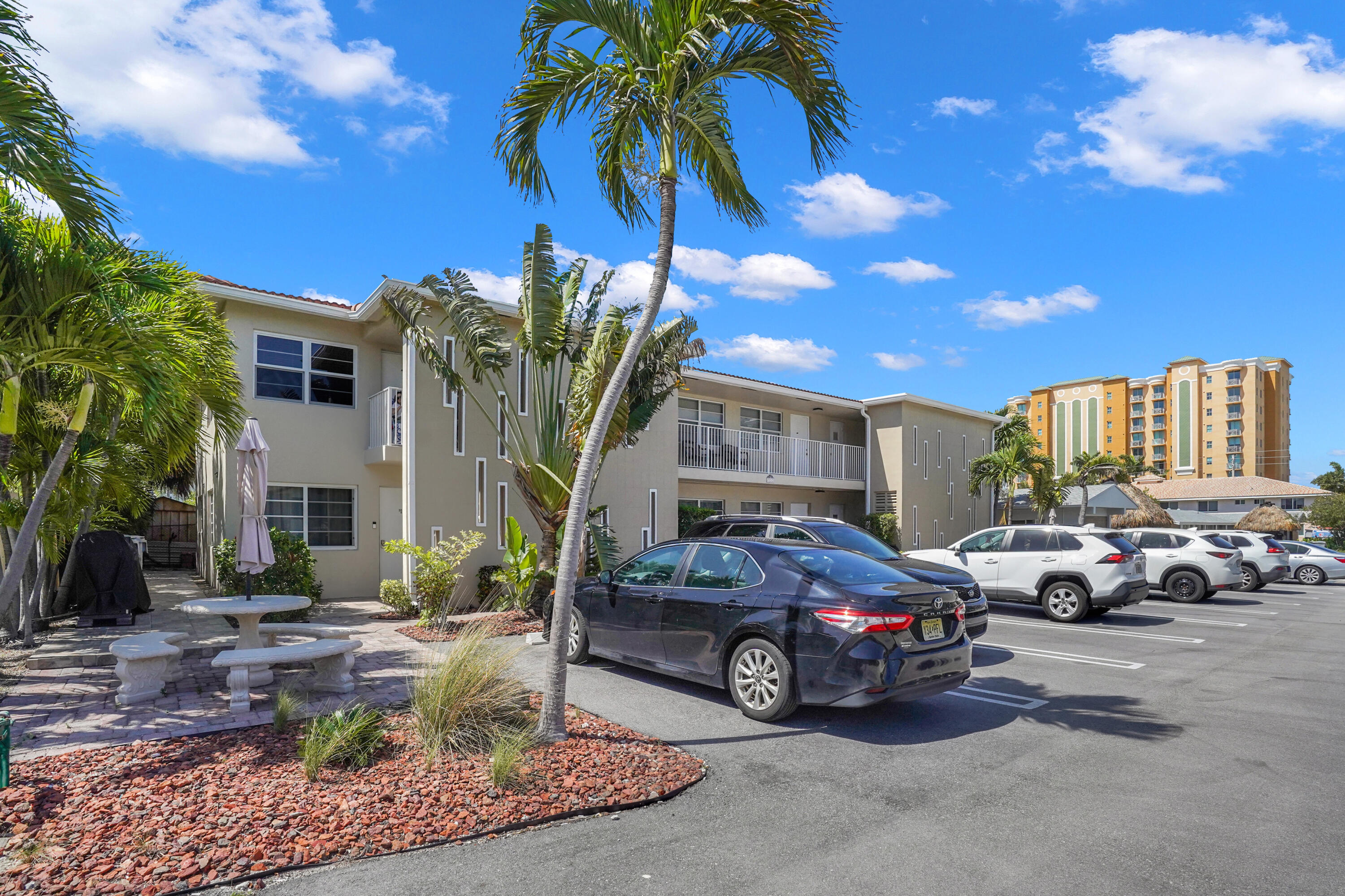 WINDWARD EAST CONDOMINIUM - Residential Lease