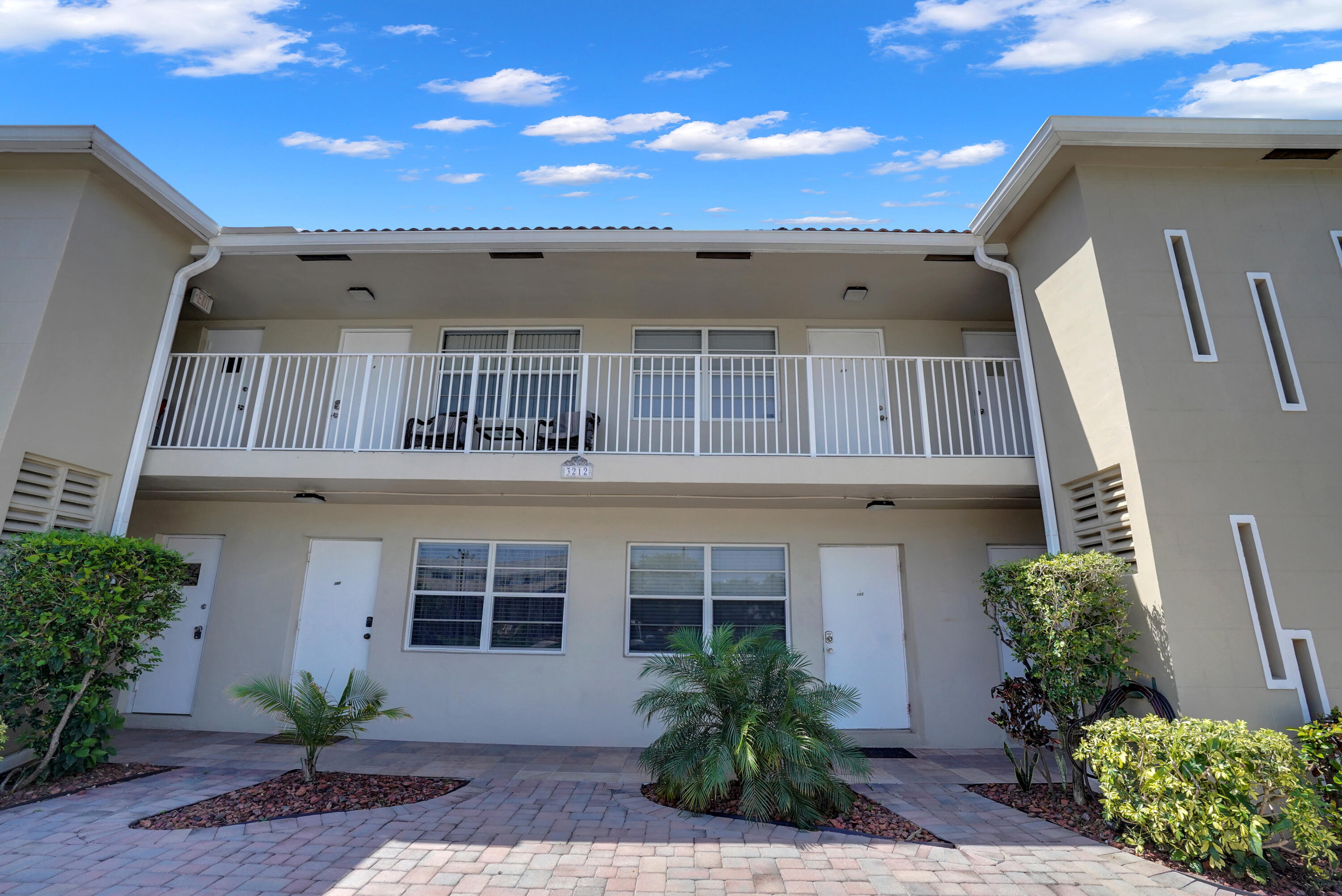 WINDWARD EAST CONDOMINIUM - Residential Lease