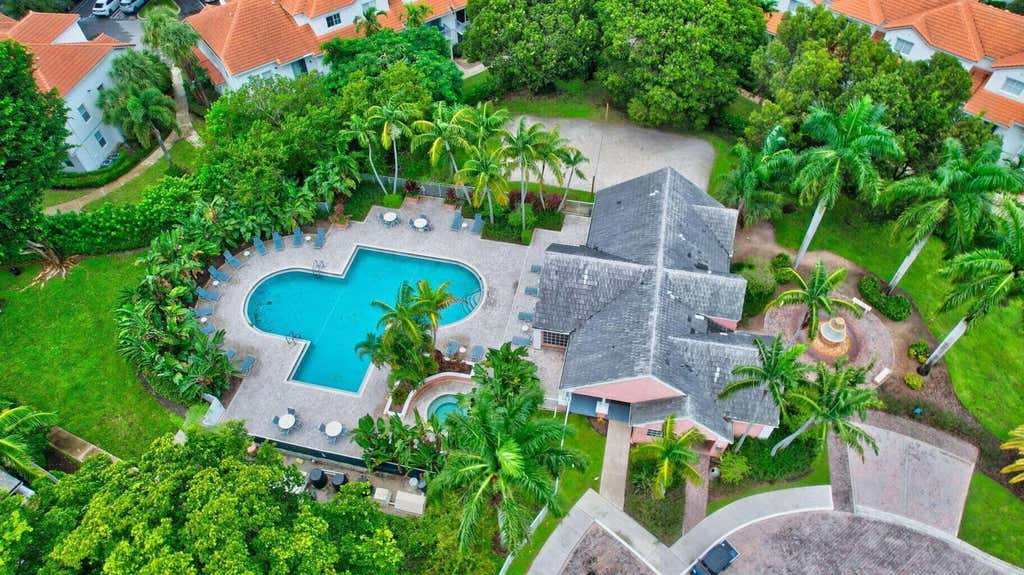 Photo of 1020 CRYSTAL Way #M, Delray Beach, FL 33444 (MLS # B26065787)