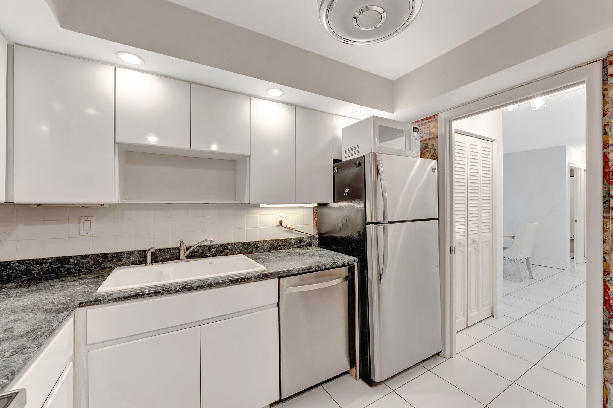 AMBASSADORS V NORTH CONDO - Residential