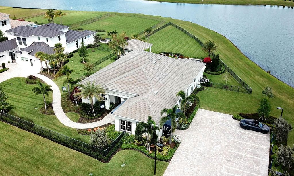 Photo of 20128 SE Bridgewater Drive, Jupiter, FL 33458 (MLS # R11085583)