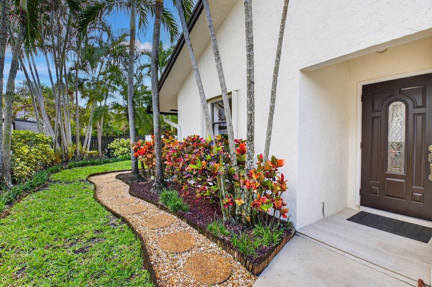 Don't miss the opportunity to live in the highly desirable community of Woodlake, located just minutes from trendy Atlantic Avenue and Delray's beautiful beaches. All ages, low HOA and pet friendly! This beautiful 2/2 villa features a renovated kitchen and floors, cathedral ceilings, new lighting fixtures and fans, ample natural light, and a perfectly manicured back yard! The low HOA includes expanded basic cable, front lawn maintenance, sprinklers, community amenities which include a gym, pool, pickle ball, basketball, tennis courts and clubhouse. Truly a pet friendly community!