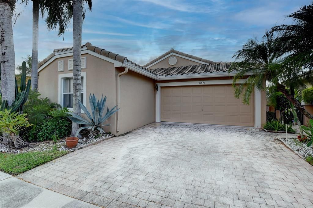 Photo of 11579 Colonnade Drive, Boynton Beach, FL 33437 (MLS # R10668329)