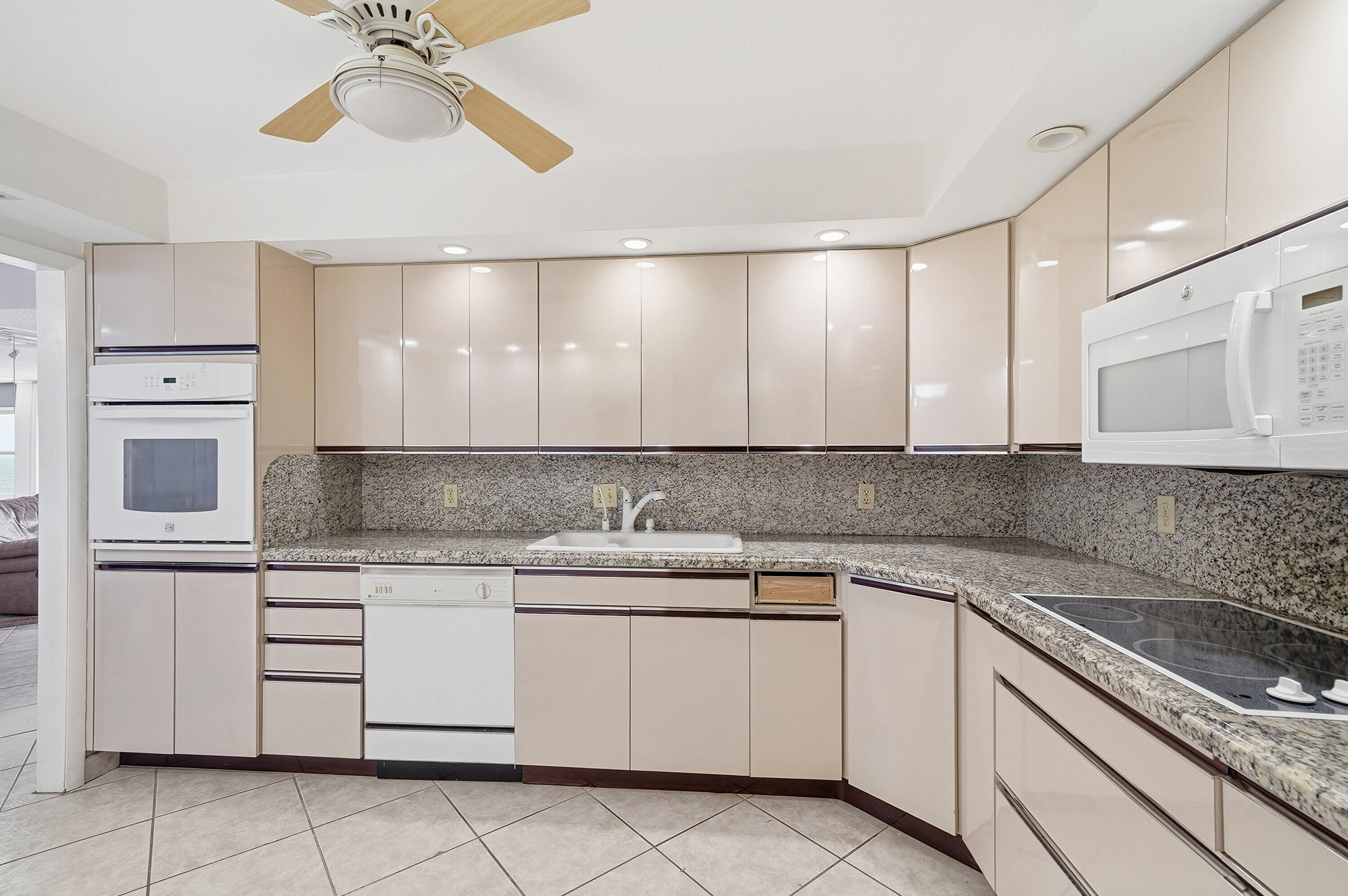 PLAYA DEL MAR CONDO - Residential