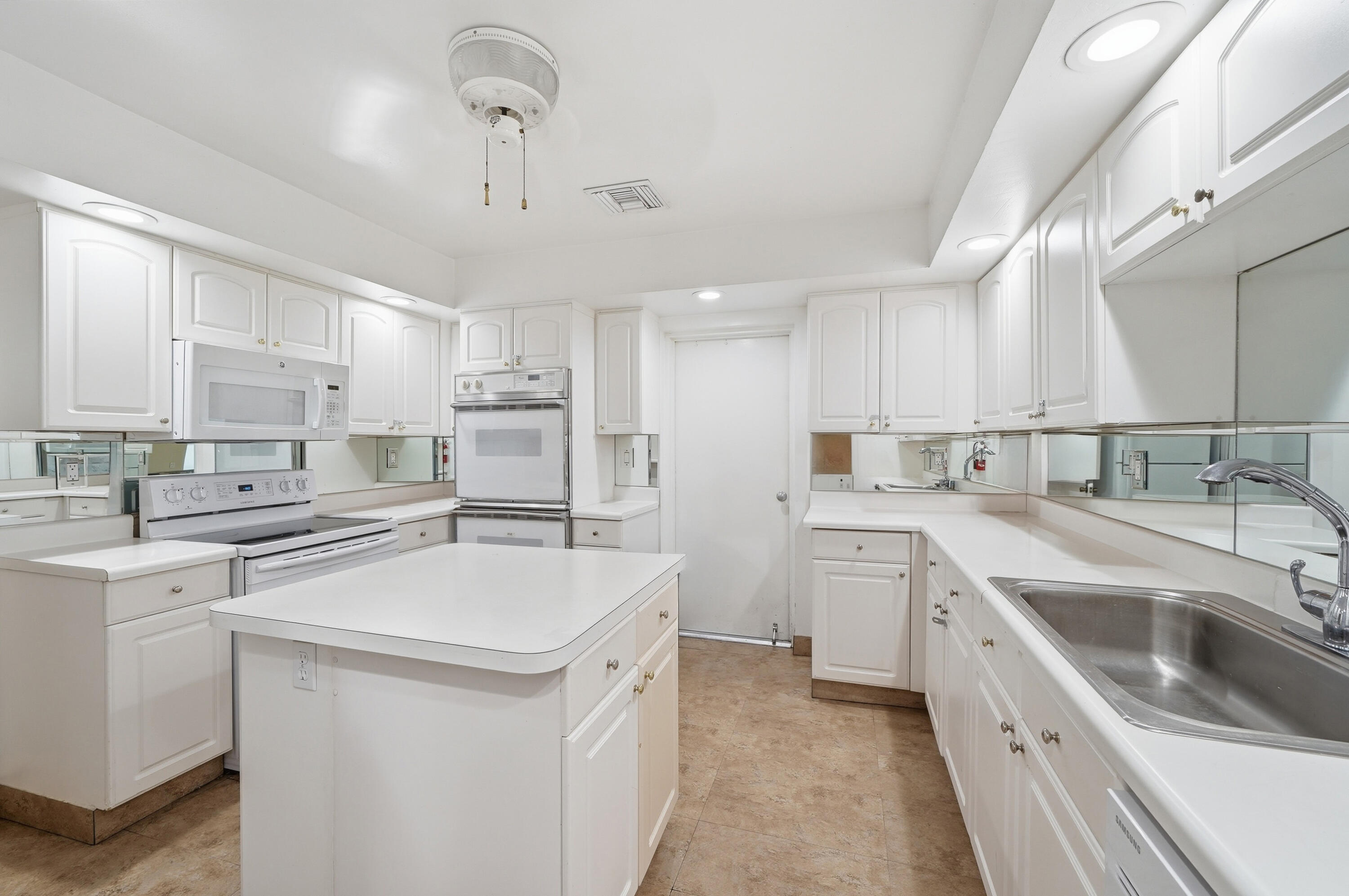 PLAYA DEL MAR CONDO - Residential