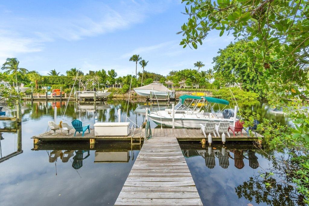 Photo of 751 Hummingbird Way #6, North Palm Beach, FL 33408 (MLS # R10927010)