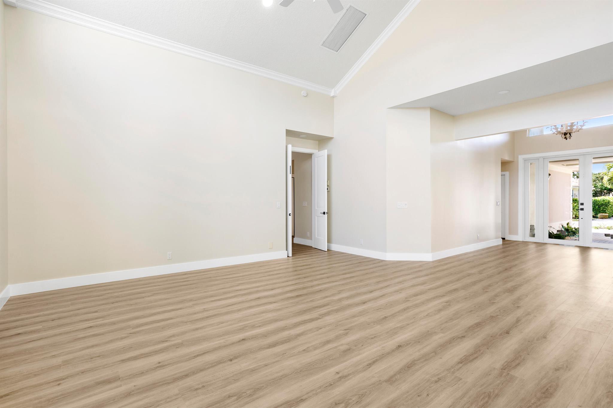 SOUTHERN CAY AT JONATHANS - Residential