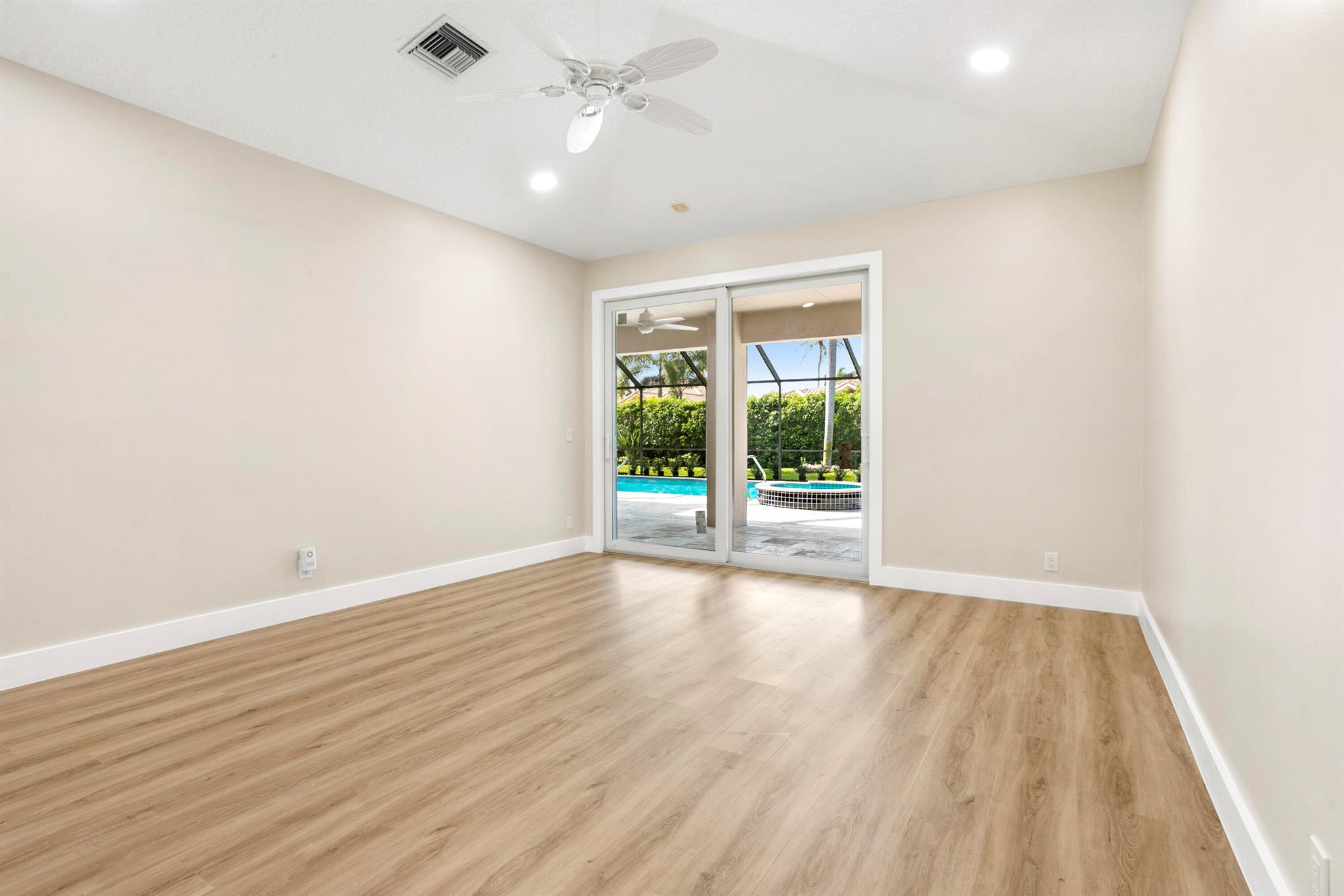 SOUTHERN CAY AT JONATHANS - Residential